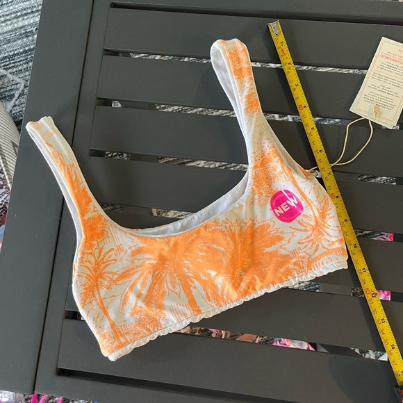 (TOP) Maaji Card White Izzy Reversible Bikini Top. - Picture 8 of 9